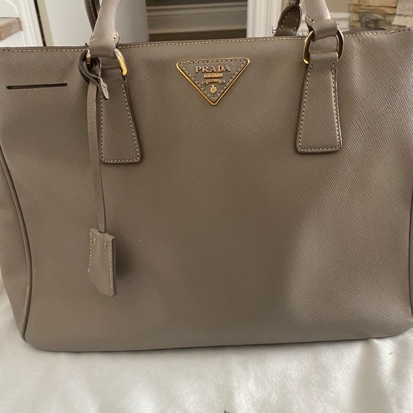 Prada Saffiano Lux Bag Argilla - Picture 2 of 6